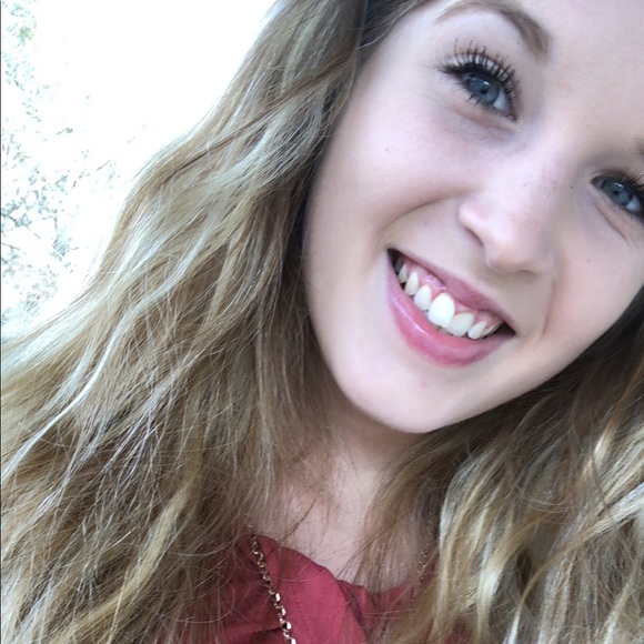 Meet your Posher, Taylor - Picture 3 of 4